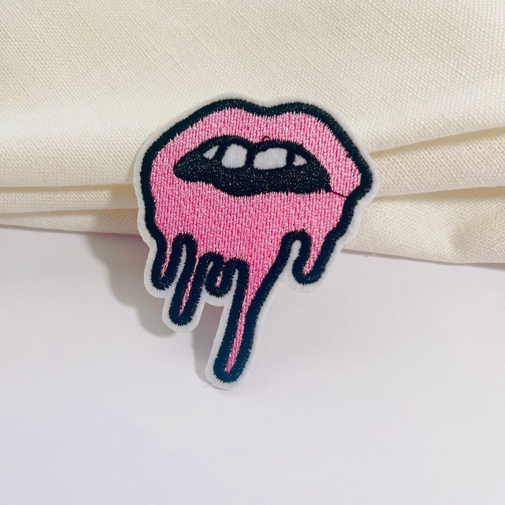 Iron on patch-Pink licking‎ lips-Mouth